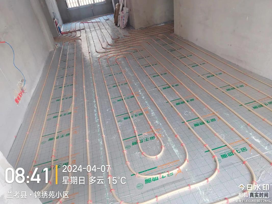 地暖安装 锦绣园402水电地暖结束